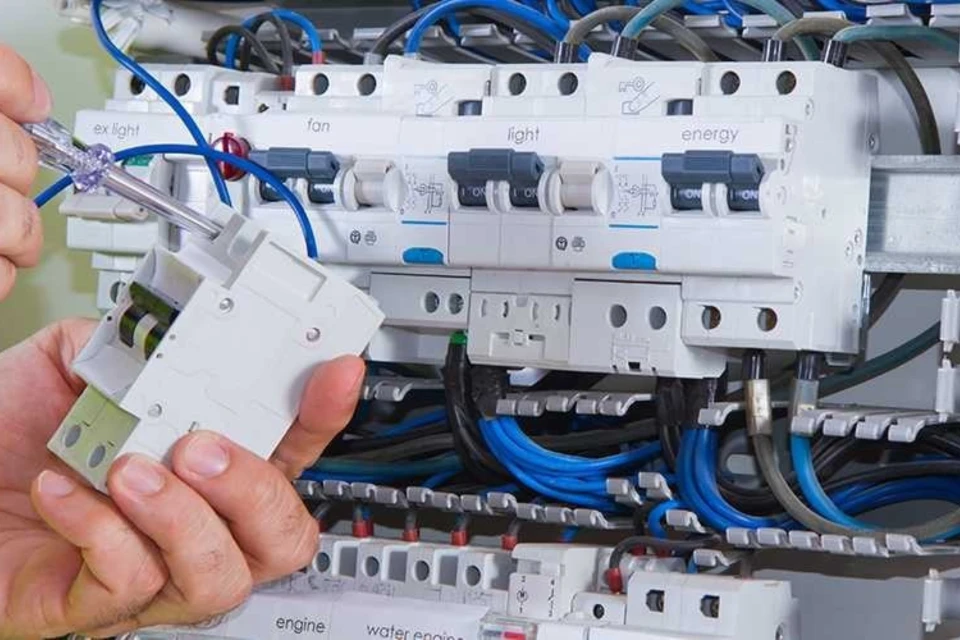 Solarertrag Florian Guetz e.U. - Geöffneter Sicherungskasten